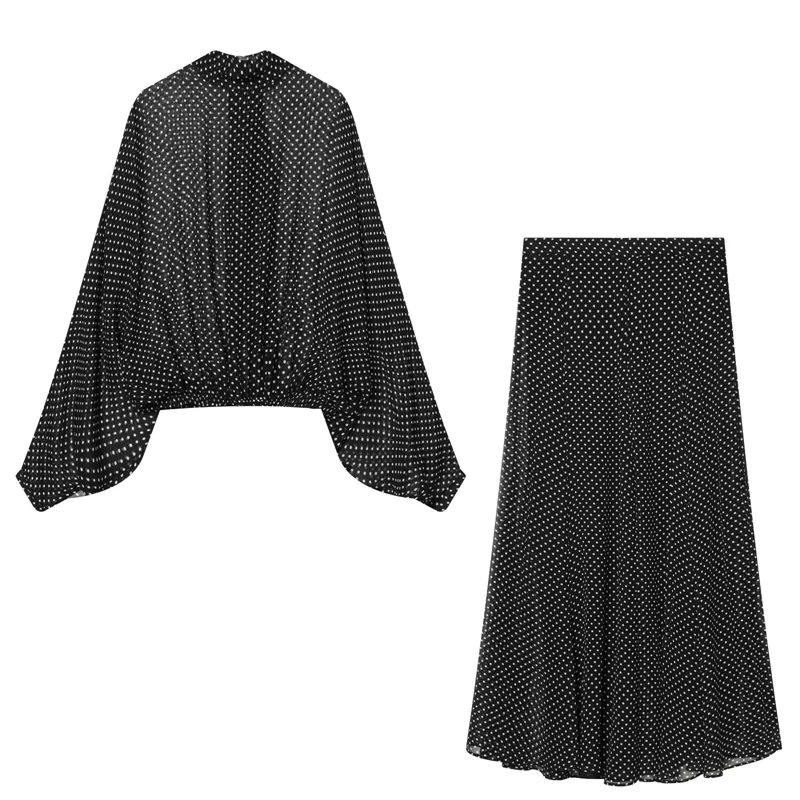 Women's Two-Tone Polka Dot Two-Piece Set: High-Neck Puff Sleeve Top with Bow & Mid-Length Skirt Two-Piece Set
Women's Two-Tone Polka Dot Two-Piece Set: High-Neck Puff Sleeve Top with Bow & Mid-Length Skirt Two-Piece Set