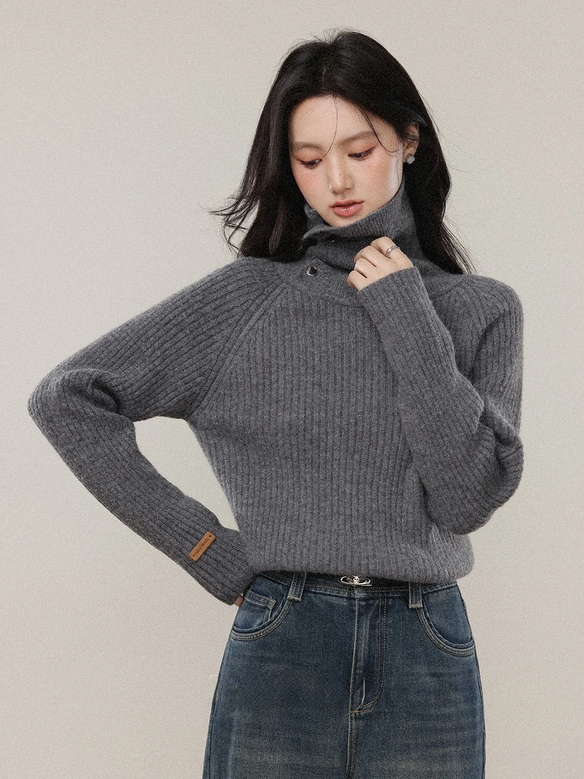 Loose Women's Knitted Sweater High Collar Crew Ne Pullover Casual Wear ey Autumn Winter New Sle Inner And Outer Wear
Loose Women's Knitted Sweater High Collar Crew Ne Pullover Casual Wear ey Autumn Winter New Sle Inner And Outer Wear