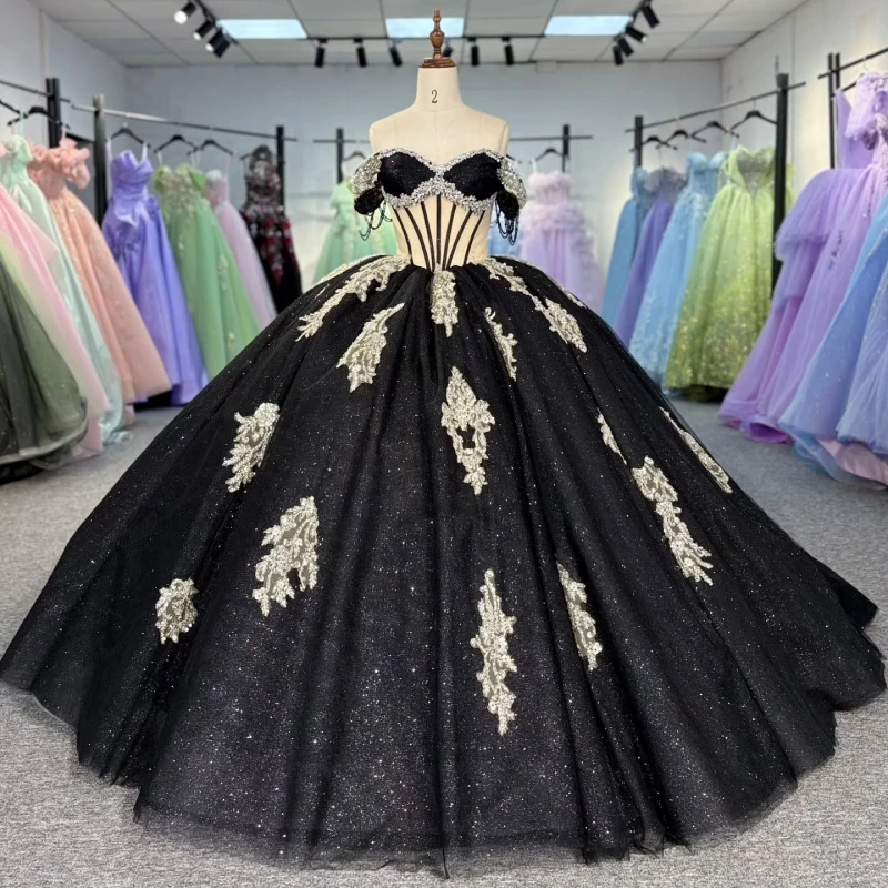 Black Shiny Quinceanera Dresses Off The Shoulder Gold Applique Lace Beading Crystal Tull Party Birthday Sweet 16 Dress Vestidos
Black Shiny Quinceanera Dresses Off The Shoulder Gold Applique Lace Beading Crystal Tull Party Birthday Sweet 16 Dress Vestidos