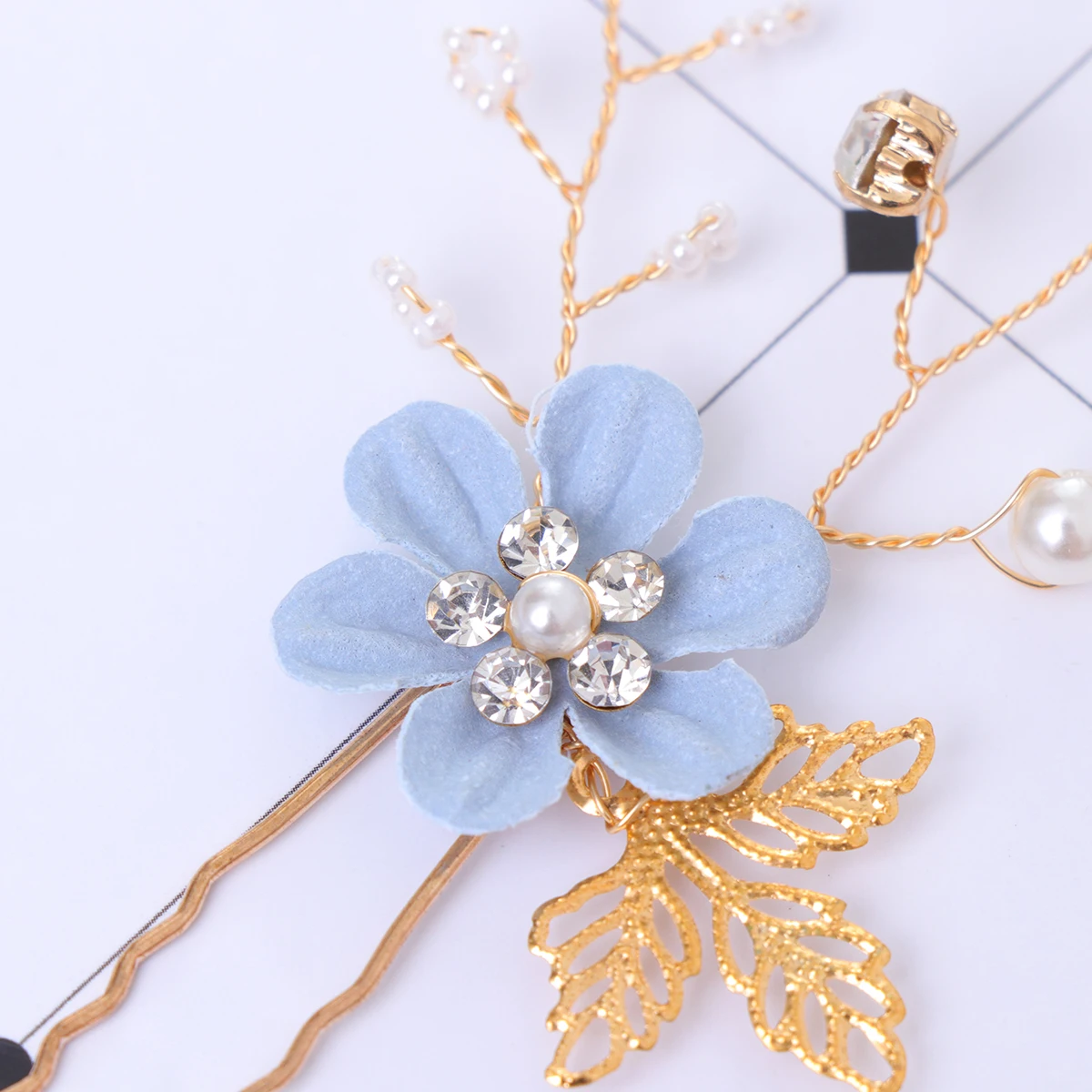 3 Pcs Bridal Hair Accessories Wedding Headdress Hairpin Comb Set for Bride Blue Women's
3 Pcs Bridal Hair Accessories Wedding Headdress Hairpin Comb Set for Bride Blue Women's