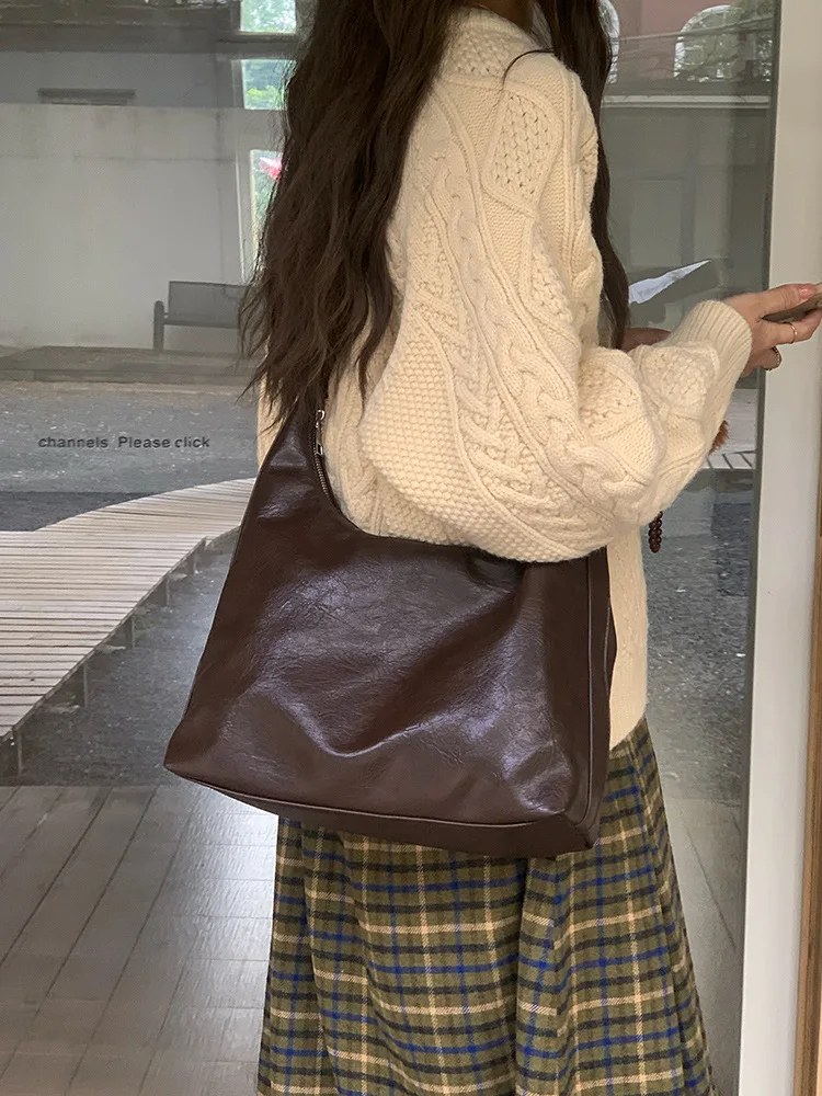 CGCBAG 2026 Новая вместительная женская сумка через плечо для повседневного использования, сумка-тоут из высококачественной искусственной кожи, женская сумка-кроссбоди
CGCBAG 2026 Новая вместительная женская сумка через плечо для повседневного использования, сумка-тоут из высококачественной искусственной кожи, женская сумка-кроссбоди