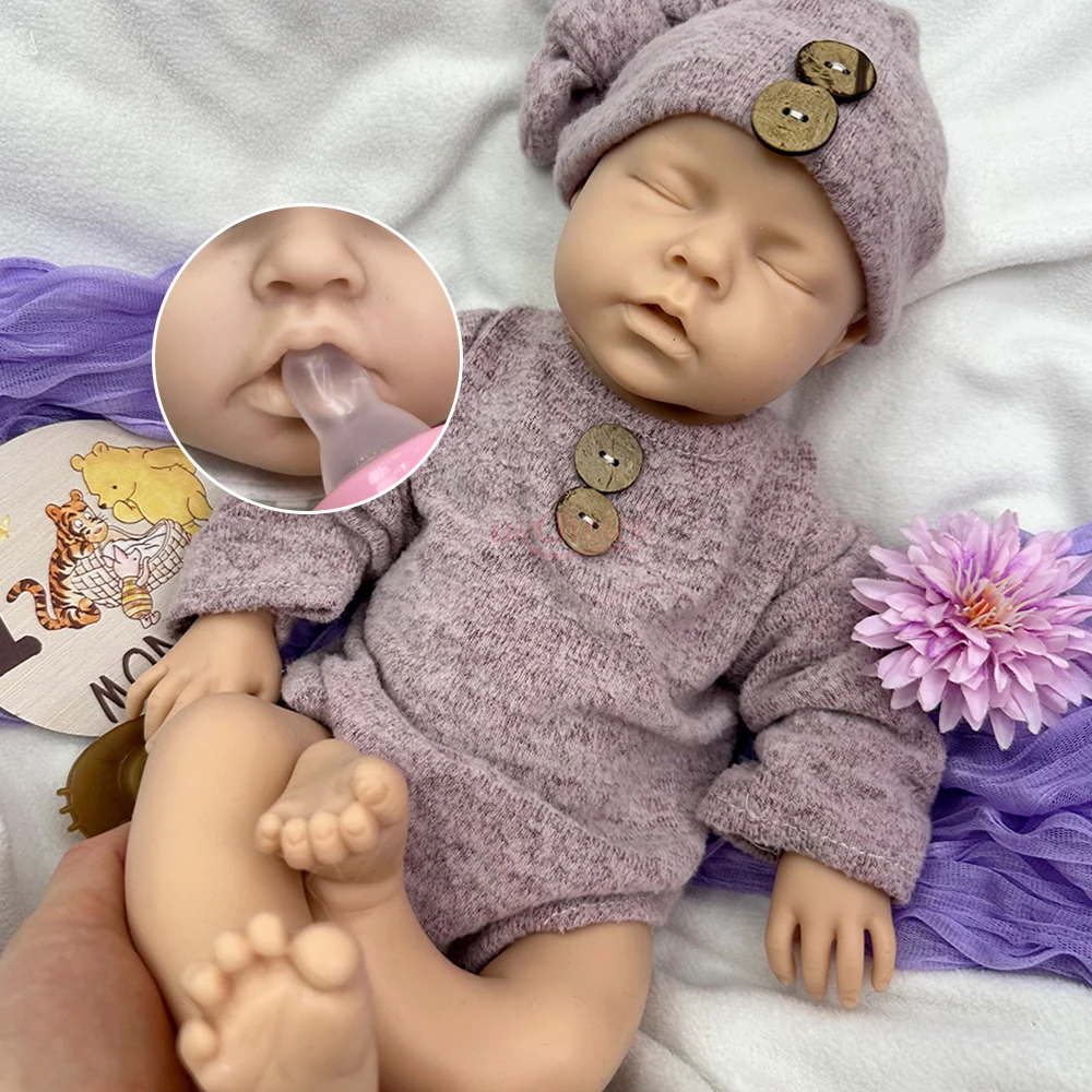 20Inch Can Drink and Pee fFull Soft Silicone Reborn Baby Realistic Details Waterproof Design Safe Play Doll For Christmas Gift
20Inch Can Drink and Pee fFull Soft Silicone Reborn Baby Realistic Details Waterproof Design Safe Play Doll For Christmas Gift