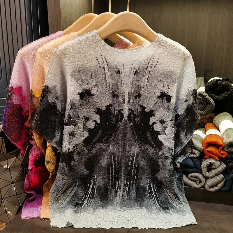 Miyake Плиссированная футболка Niche Design Sense Ink Print Складной топ для женщин 2025 Лето с круглым вырезом Свободная повседневная плиссированная футболка с рукавами «летучая мышь»
Miyake Плиссированная футболка Niche Design Sense Ink Print Складной топ для женщин 2025 Лето с круглым вырезом Свободная повседневная плиссированная футболка с рукавами «летучая мышь»