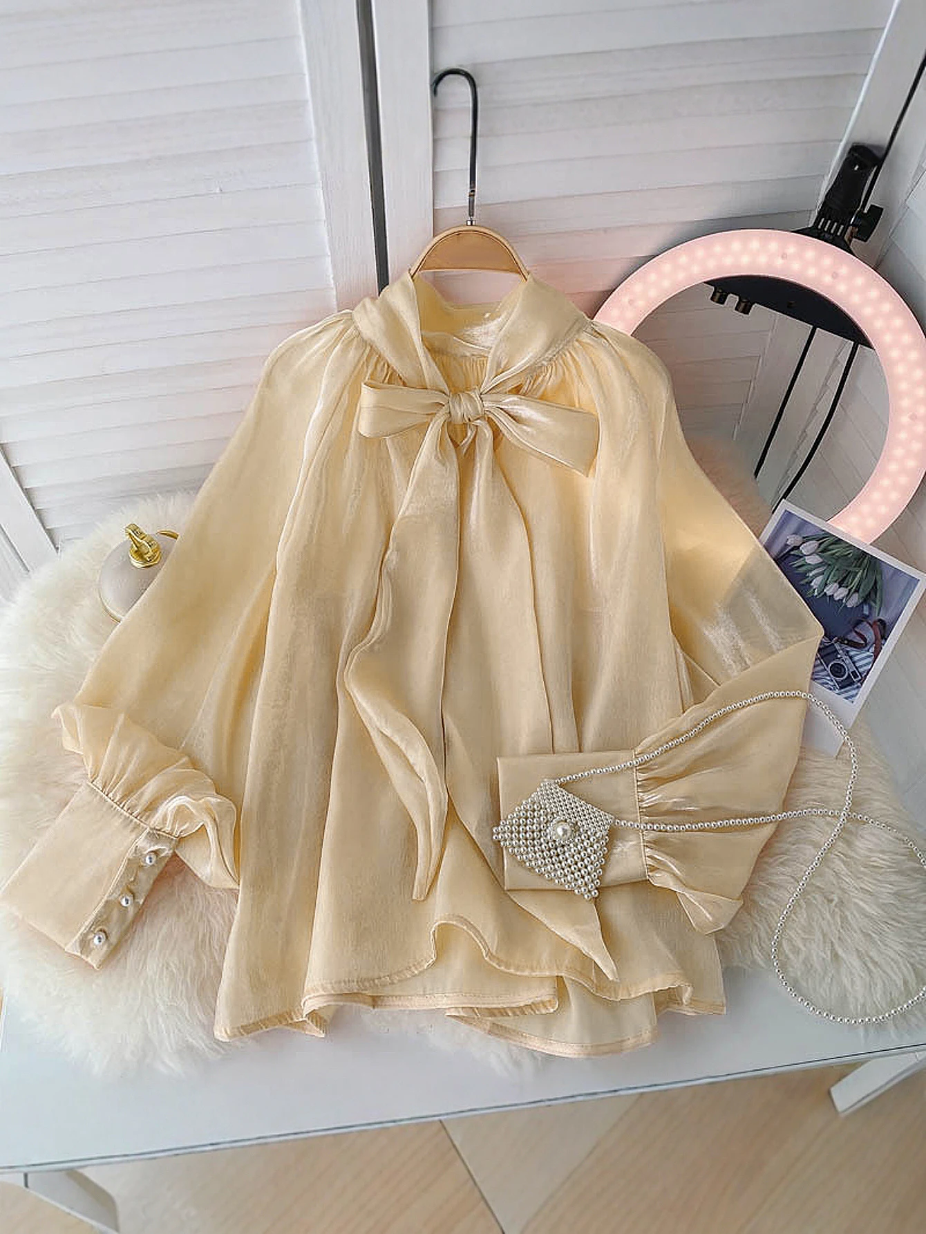 Женская элегантная рубашка с круглым вырезом и длинными рукавами, украшенная жемчугом, на шнуровке и бантом, осенняя вечеринка, базовый прозрачный топ
Женская элегантная рубашка с круглым вырезом и длинными рукавами, украшенная жемчугом, на шнуровке и бантом, осенняя вечеринка, базовый прозрачный топ