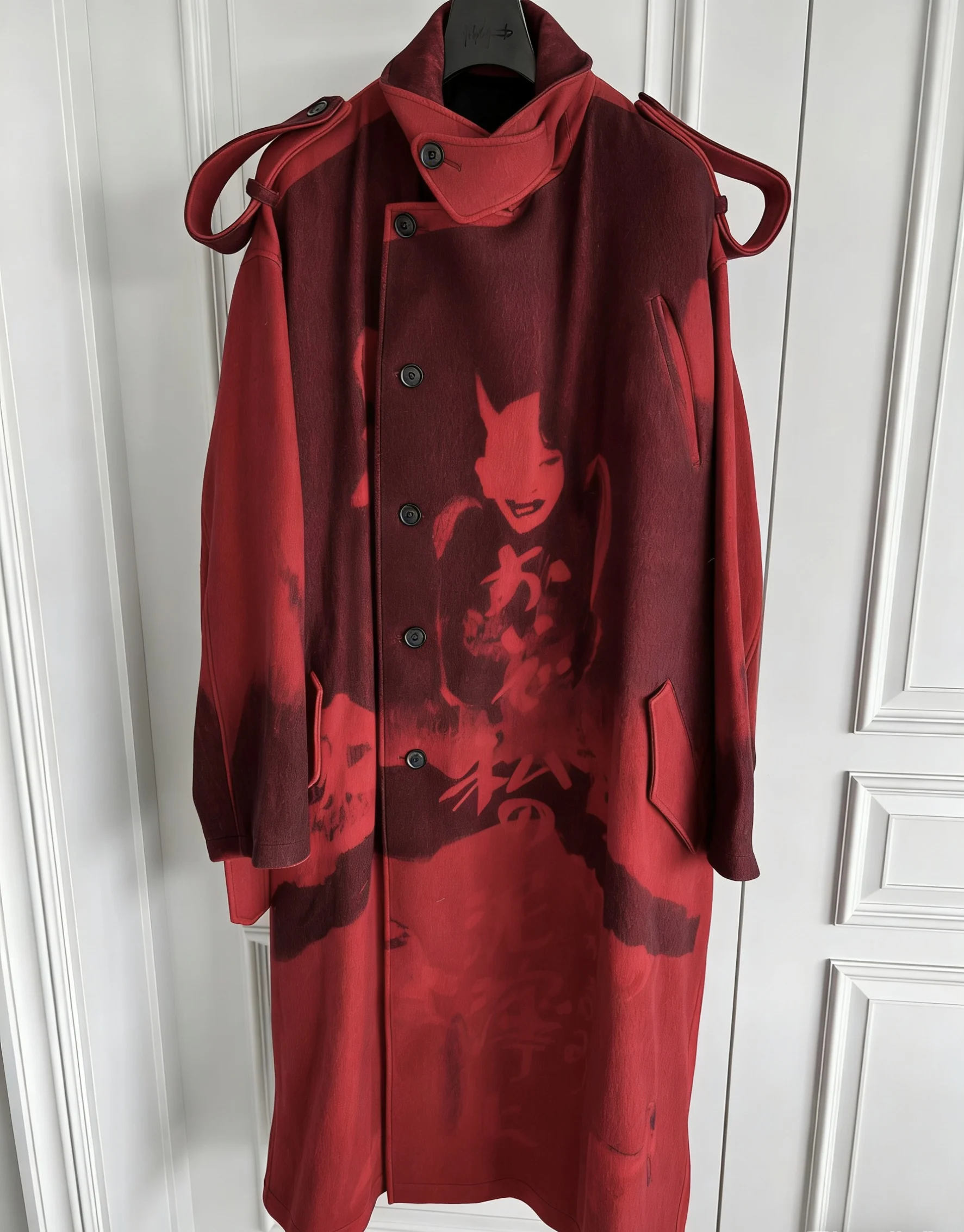 TOP-YAMAMOTO original design Xiangzuo Red printed coat Woolen silhouette I coat
TOP-YAMAMOTO original design Xiangzuo Red printed coat Woolen silhouette I coat