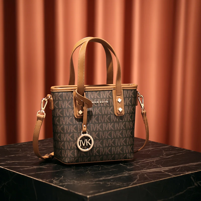 Luxury Brand Buet aped Leather oulder Bag Women's Crossbody Bag Spring Summer New Sle Faionable Casual Handbag
Luxury Brand Buet aped Leather oulder Bag Women's Crossbody Bag Spring Summer New Sle Faionable Casual Handbag