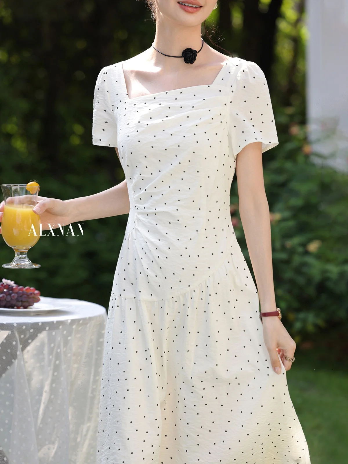 Elegant Vintage French Girl Dress South Deer Summer New Waist-Cinching Square Collar Polka Dot Long Dress Women's Fashion
Elegant Vintage French Girl Dress South Deer Summer New Waist-Cinching Square Collar Polka Dot Long Dress Women's Fashion