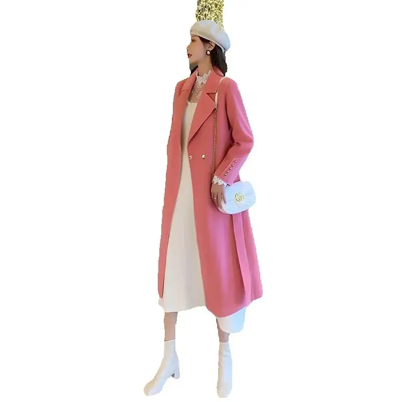 Fall/Winter 2024 New Korean Version Of Slim Wool Woolen Coat High-end Pink Double-sided Cashmere Women's Fashion Long Coat Tide.
Fall/Winter 2024 New Korean Version Of Slim Wool Woolen Coat High-end Pink Double-sided Cashmere Women's Fashion Long Coat Tide.