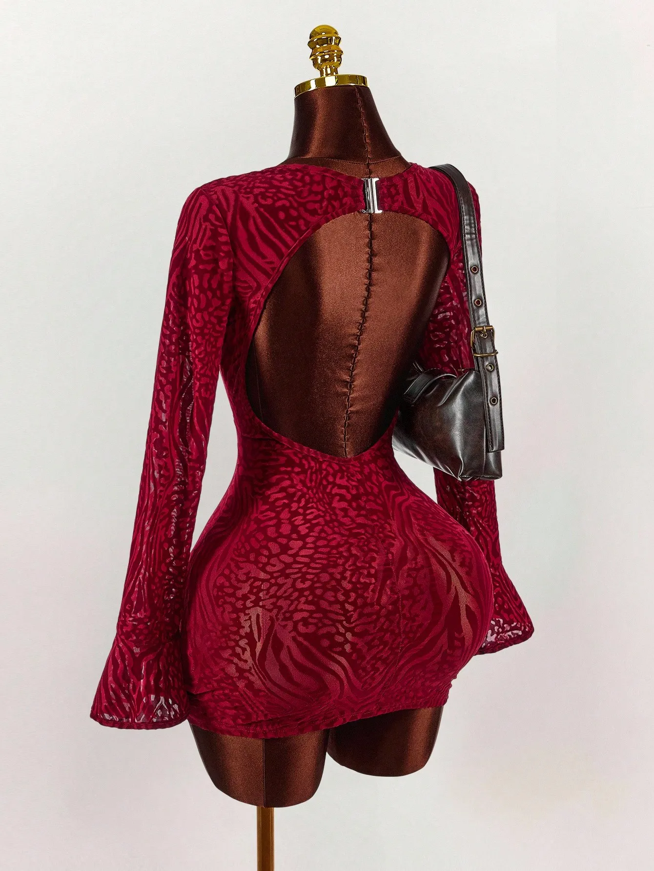 Red Leopard Print Backless Mini Dress with Sheer Mesh Sleeves for Party, Autumn Winter
Red Leopard Print Backless Mini Dress with Sheer Mesh Sleeves for Party, Autumn Winter