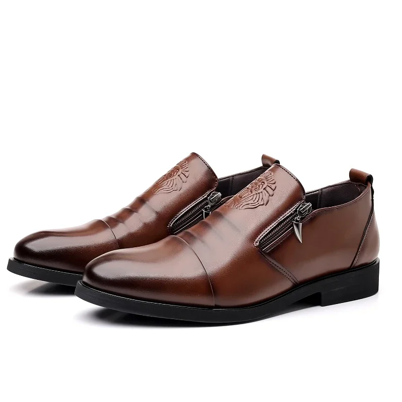 Luxury Men Oxford Shoes Retro Lion Head Zip Men Dress Shoes Office Business Loafer High Quality Men Party Wedding Shoes 2024 New
Luxury Men Oxford Shoes Retro Lion Head Zip Men Dress Shoes Office Business Loafer High Quality Men Party Wedding Shoes 2024 New