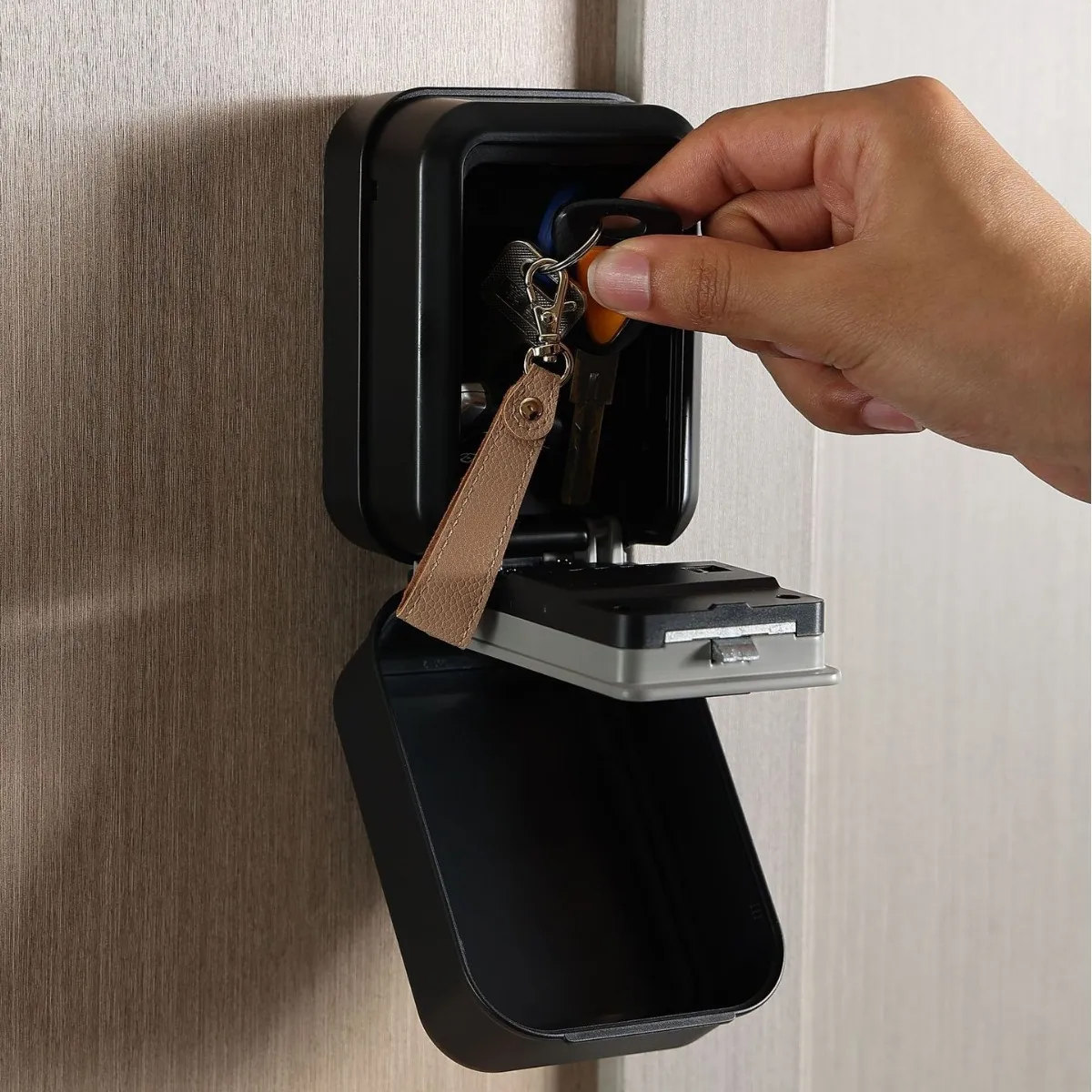 Luminous Password Key Box Metal Lock Wall-mounted Storage Key Box Anti-theft Homestay Door Lock Box
Luminous Password Key Box Metal Lock Wall-mounted Storage Key Box Anti-theft Homestay Door Lock Box