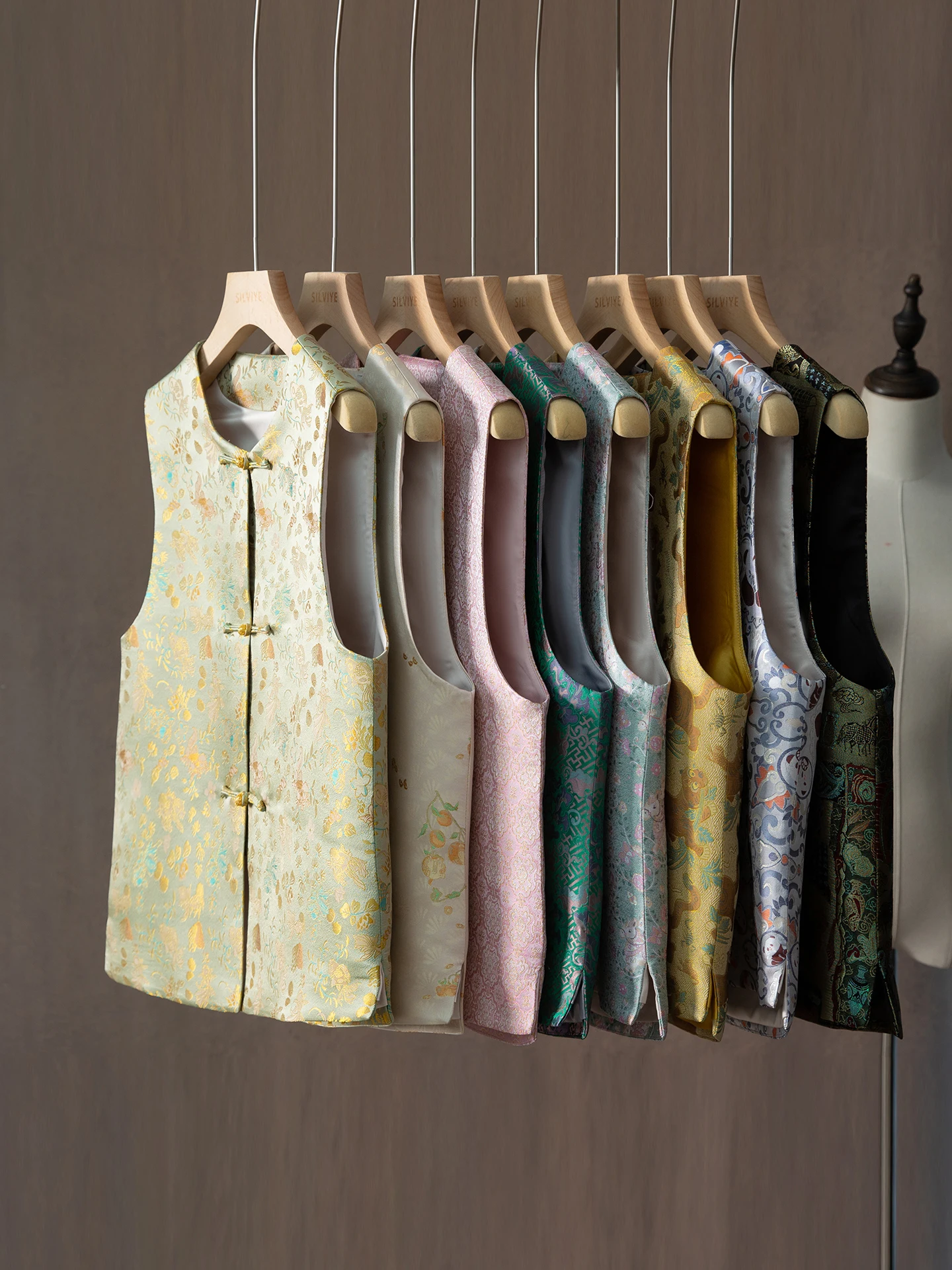 Silviye Silk Traditional National Sle Song Jin Embroidery Women's Jaet Open Cardigan Vest Spring New Arrival
Silviye Silk Traditional National Sle Song Jin Embroidery Women's Jaet Open Cardigan Vest Spring New Arrival