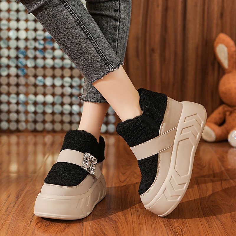 Новые зимние ботинки выше колена, мода 2025, теплая хлопковая обувь на платформе с круглым носком и пряжкой со стразами
Новые зимние ботинки выше колена, мода 2025, теплая хлопковая обувь на платформе с круглым носком и пряжкой со стразами