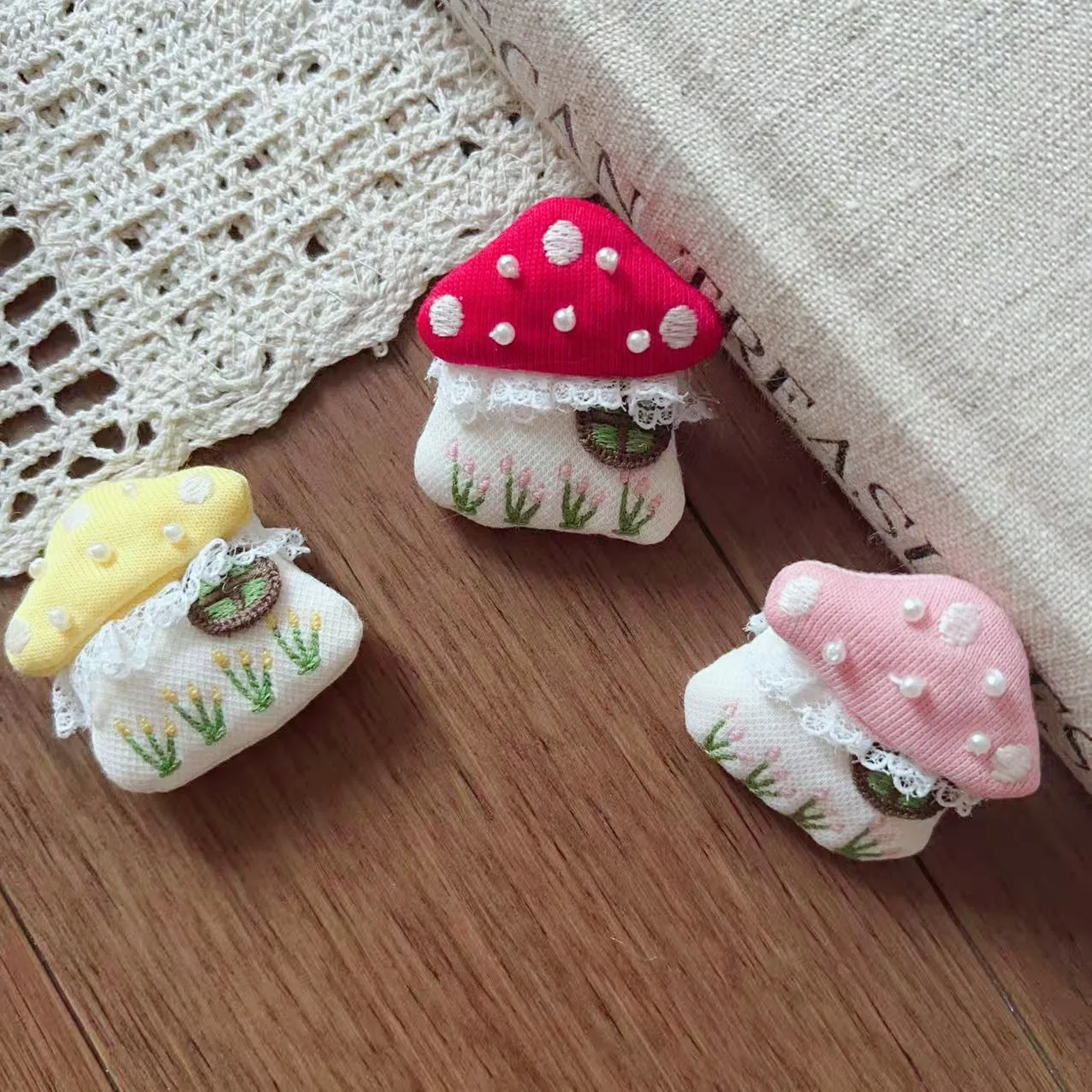 Handmade Lace Fabric Cartoon House Brooch Pin Hair Clip for DIY Shoes Socks Bag Embellishment Premium High Quality Sturdy
Handmade Lace Fabric Cartoon House Brooch Pin Hair Clip for DIY Shoes Socks Bag Embellishment Premium High Quality Sturdy