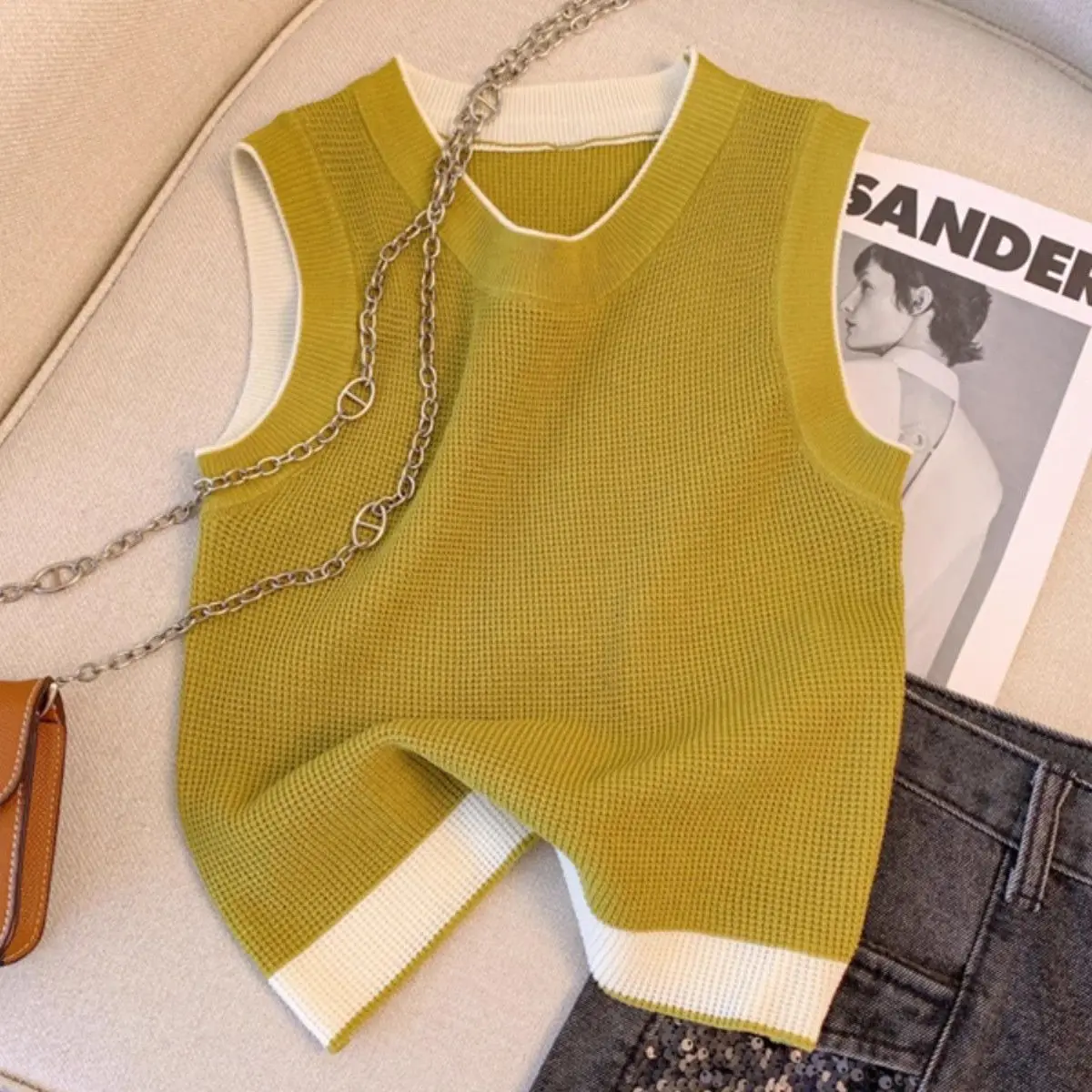 Stunning Color Block Knitted Sleeveless Top for Women Summer Outdoor Wear Fashionable Commute Style Regular Length Garment
Stunning Color Block Knitted Sleeveless Top for Women Summer Outdoor Wear Fashionable Commute Style Regular Length Garment