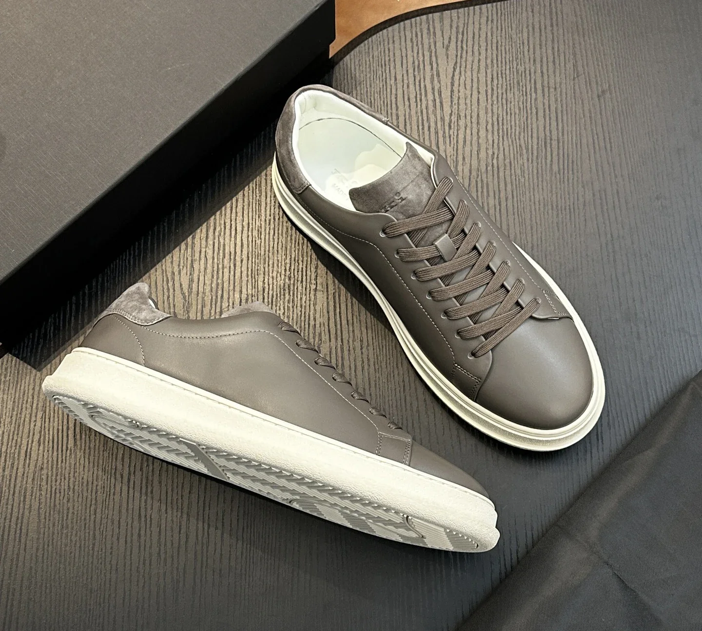 OECHSLI Shoes Cowhide 2025 new outdoors fashion Casual quality outdoors comfort Men‘s European big size 38-47
OECHSLI Shoes Cowhide 2025 new outdoors fashion Casual quality outdoors comfort Men‘s European big size 38-47