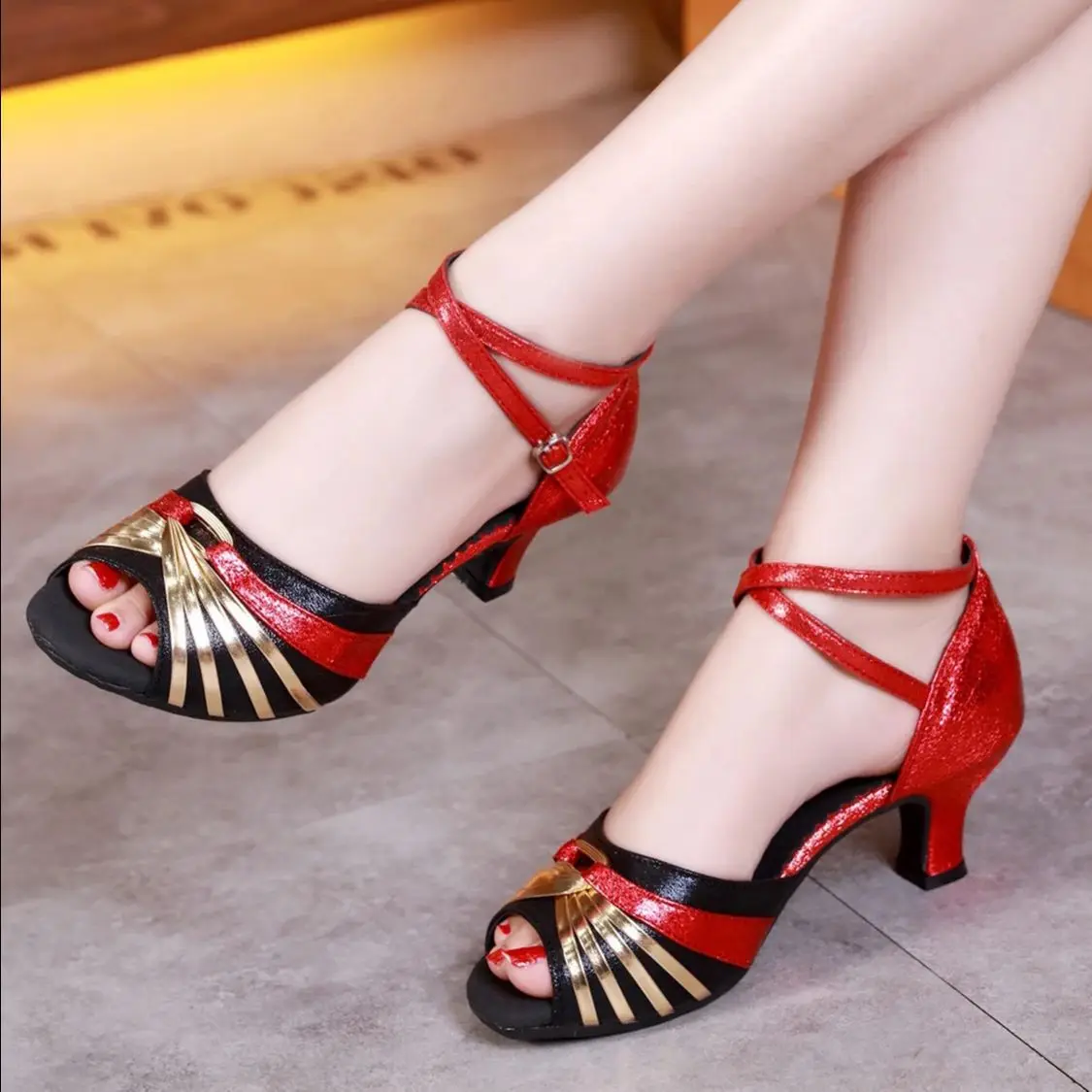 Women's Bachata Swing Salsa Latin Ballroom Dance Shoes Outdoor High Heels Peep Toe Performance Latin Dance Shoes for Woman
Women's Bachata Swing Salsa Latin Ballroom Dance Shoes Outdoor High Heels Peep Toe Performance Latin Dance Shoes for Woman