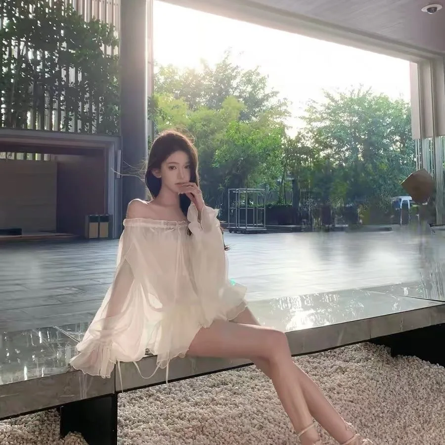 JAYKY YANG Long Sleeve Drawstring Chiffon Shirt One Shoulder Waist Cinching Flower Petal Design Commute Style Women's Shirt
JAYKY YANG Long Sleeve Drawstring Chiffon Shirt One Shoulder Waist Cinching Flower Petal Design Commute Style Women's Shirt