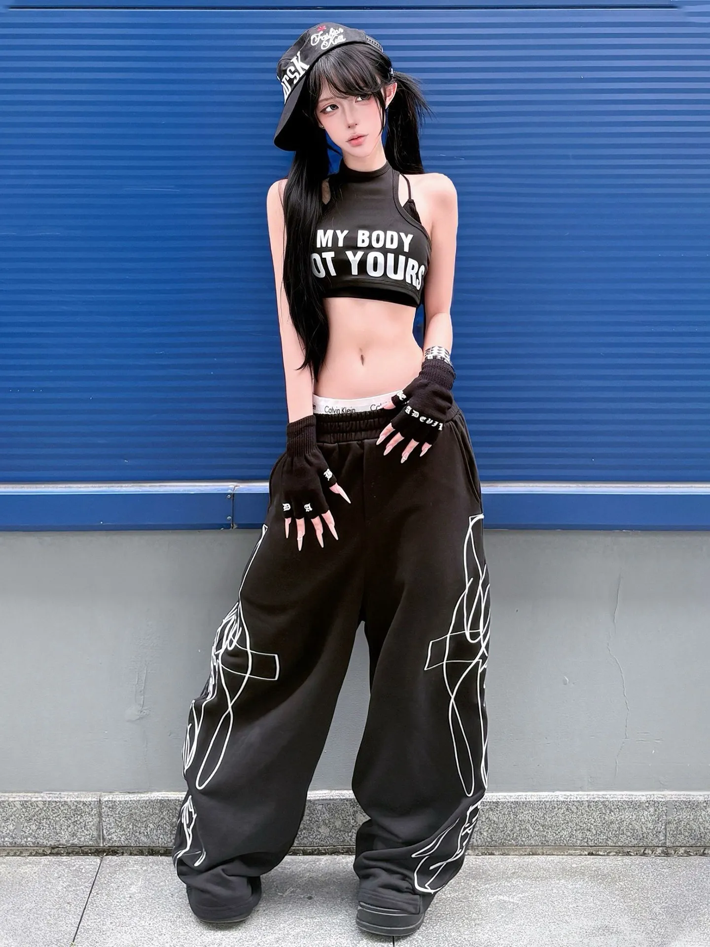 Black Embroidered Wide Leg Pants Women's Casual Streetwear Punk Style Elastic Waist Straight Tube Pants Spring New Arrival
Black Embroidered Wide Leg Pants Women's Casual Streetwear Punk Style Elastic Waist Straight Tube Pants Spring New Arrival