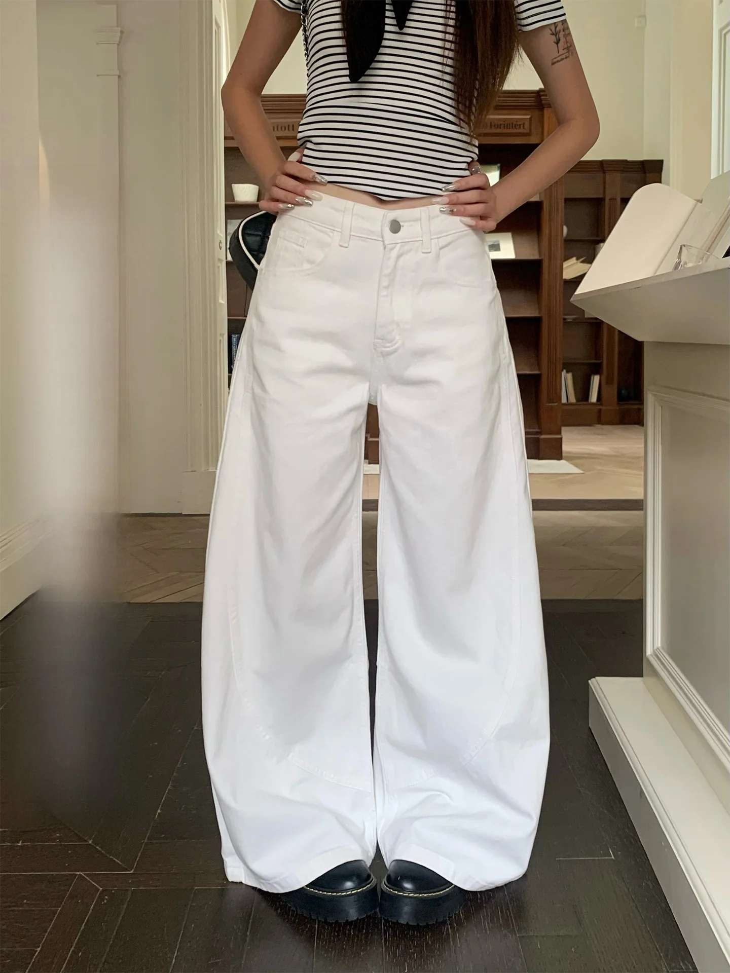 White Straight Leg Jeans Women's Summer Loose Wide Leg Pants Floor-Length Casual Trousers Korean Style Loose Fit Jeans
White Straight Leg Jeans Women's Summer Loose Wide Leg Pants Floor-Length Casual Trousers Korean Style Loose Fit Jeans