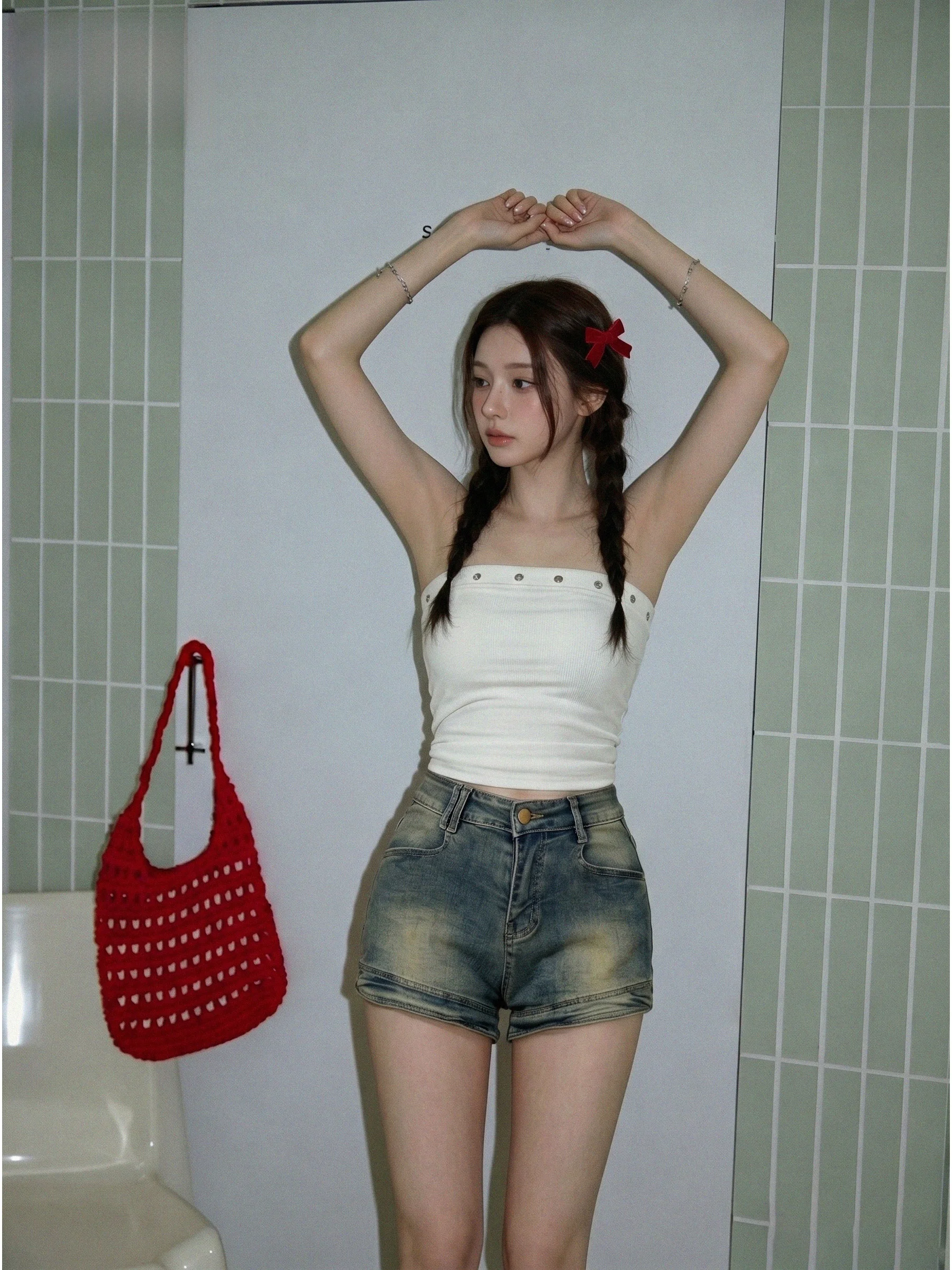 Retro High Waist American Style Short Jeans Women's Summer Slim A-Line Hot Pants Casual Loose Fit No Stretch Denim Shorts
Retro High Waist American Style Short Jeans Women's Summer Slim A-Line Hot Pants Casual Loose Fit No Stretch Denim Shorts