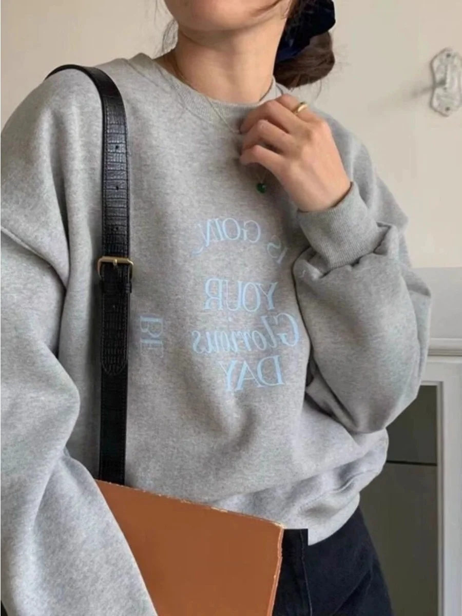 Женская зимняя утепленная толстовка с длинным рукавом, свободного кроя, с круглым вырезом, с индивидуальным буквенным принтом, на флисовой подкладке.
Женская зимняя утепленная толстовка с длинным рукавом, свободного кроя, с круглым вырезом, с индивидуальным буквенным принтом, на флисовой подкладке.