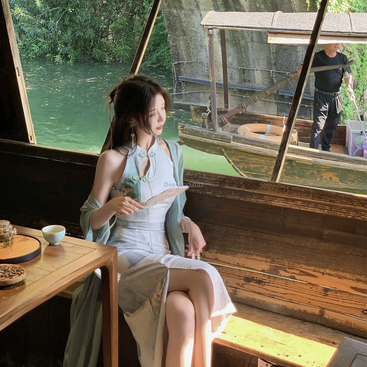 Лето 2022, новое элегантное утягивающее платье Cheongsam без рукавов в китайском стиле на пуговицах, элегантное платье Ципао с вырезом
Лето 2022, новое элегантное утягивающее платье Cheongsam без рукавов в китайском стиле на пуговицах, элегантное платье Ципао с вырезом