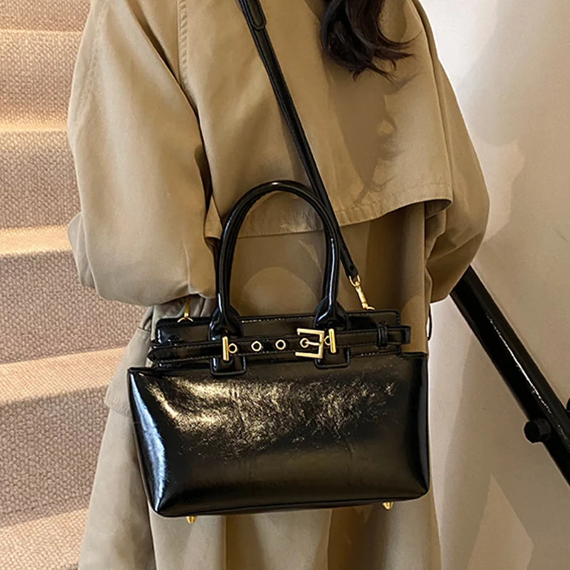 Women Handbag 2025 New Texture European American Retro Shoulder Bag Large-capacity Simple Commuter Crossbody Bags
Women Handbag 2025 New Texture European American Retro Shoulder Bag Large-capacity Simple Commuter Crossbody Bags