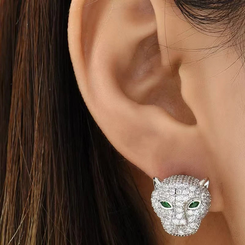 Korean New Design Fashion Jewelry Delicate Copper Zircon Exaggerated Leopard Head Stud Earrings Personality Versatile Black Drip
Korean New Design Fashion Jewelry Delicate Copper Zircon Exaggerated Leopard Head Stud Earrings Personality Versatile Black Drip
