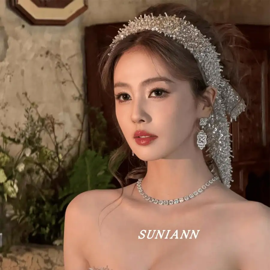Silver sequined hair band with a wide fringe, a high-end princess dress headband, a ribbon hair accessory for women
Silver sequined hair band with a wide fringe, a high-end princess dress headband, a ribbon hair accessory for women