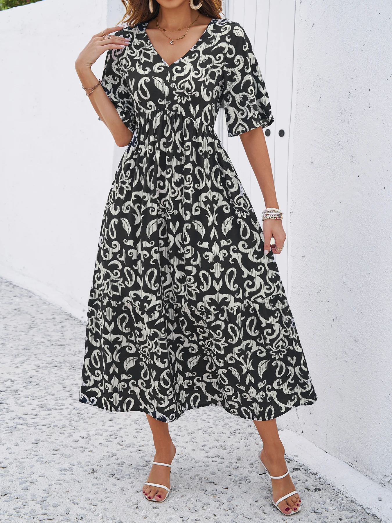 Summer Long Sleeves V-Neck Simple Button Shirt Dress 2024 Elegant Women's Plaid Print Polo Collar Single Breasted Long Dresses
Summer Long Sleeves V-Neck Simple Button Shirt Dress 2024 Elegant Women's Plaid Print Polo Collar Single Breasted Long Dresses