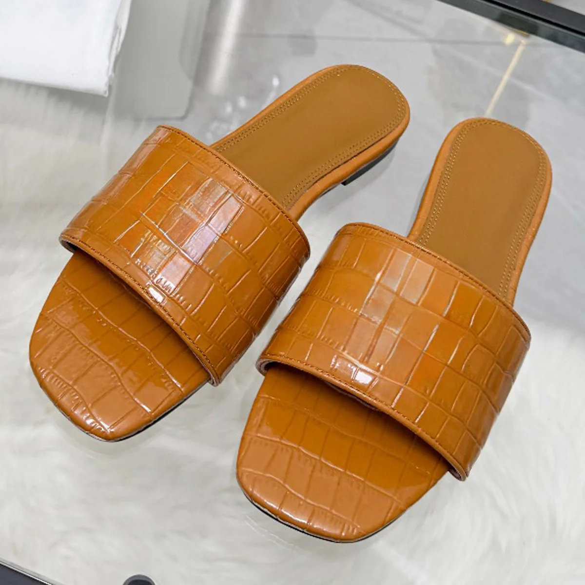 2026 Women's Croc-Embossed Leather Slide Sandals, Square Toe Flat Slip-Ons, Chic Minimalist Footwear for Summer YYT26032308
2026 Women's Croc-Embossed Leather Slide Sandals, Square Toe Flat Slip-Ons, Chic Minimalist Footwear for Summer YYT26032308