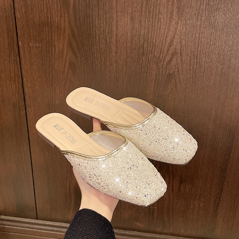 Тапочки Baotou для летней одежды, новые французские тканевые тапочки без шнуровки с квадратным носком и блестками на мягкой подошве
Тапочки Baotou для летней одежды, новые французские тканевые тапочки без шнуровки с квадратным носком и блестками на мягкой подошве