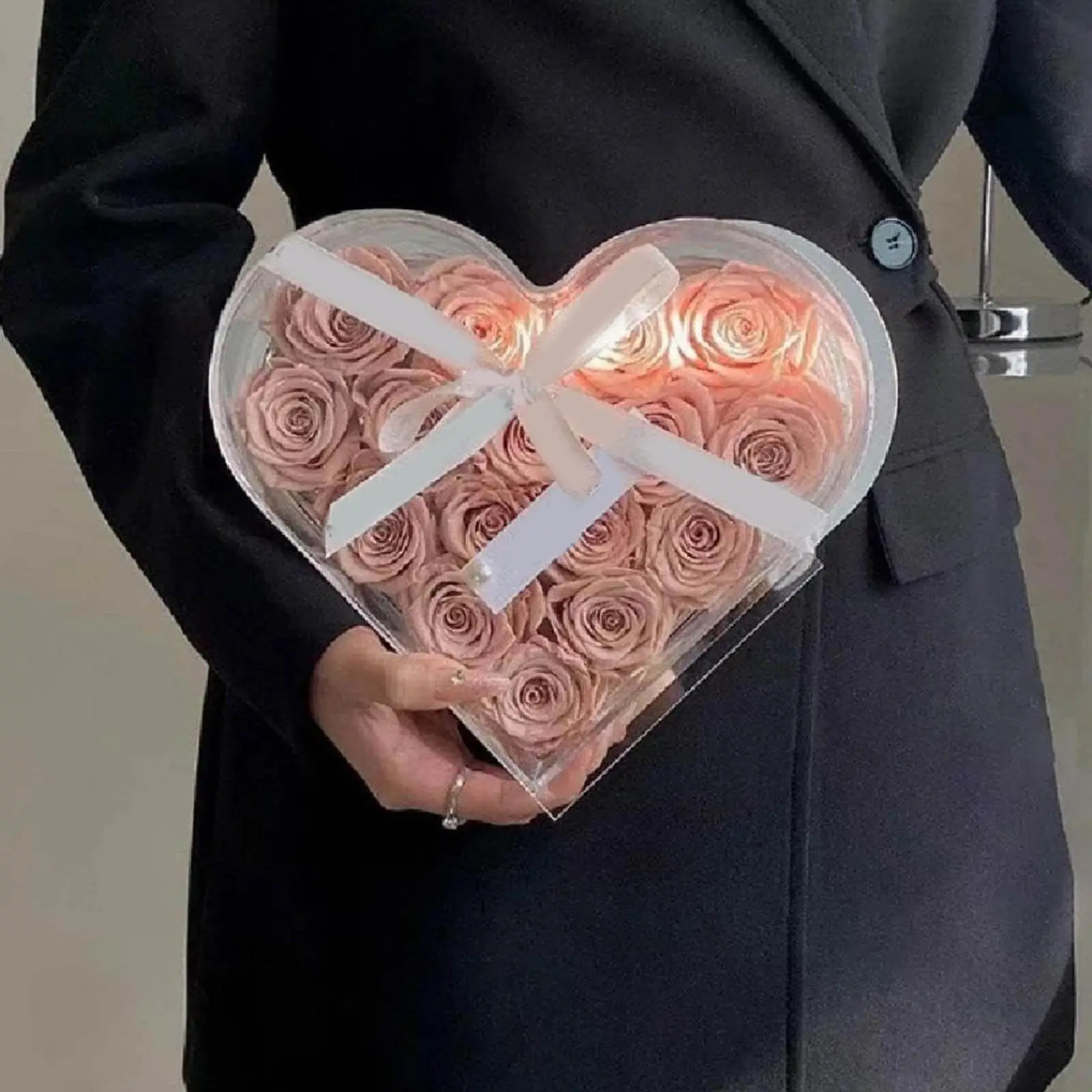 Flower Box Decorative Photo Prop Versatile Clear Floral Case for Wedding Birthday Housewarmings Valentine's Day Anniversaries
Flower Box Decorative Photo Prop Versatile Clear Floral Case for Wedding Birthday Housewarmings Valentine's Day Anniversaries
