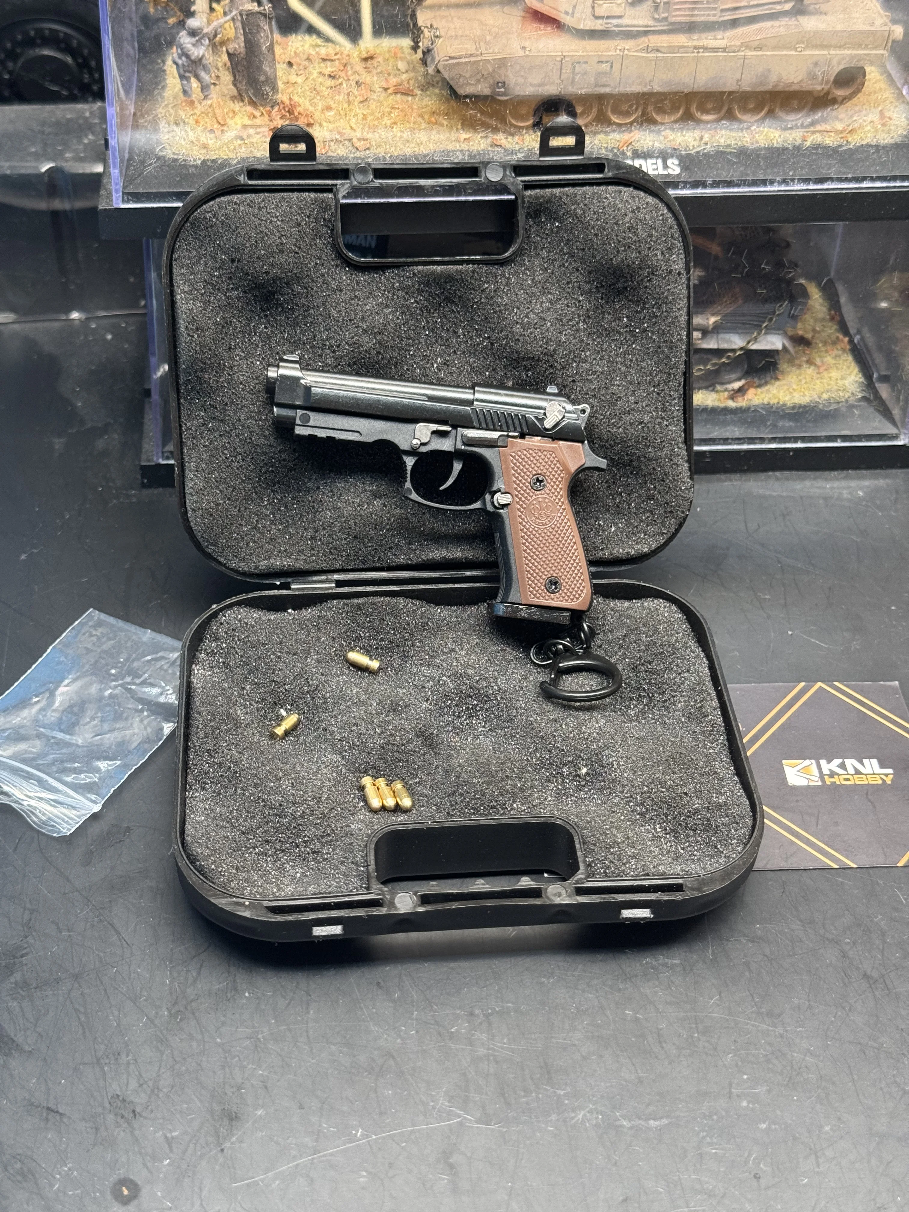 KNL Hobby Mini 1/3 Scale alloy Pistol model keychain Beretta 92F Model Keychain Alloy Handgun Shape Model bullet ejection
KNL Hobby Mini 1/3 Scale alloy Pistol model keychain Beretta 92F Model Keychain Alloy Handgun Shape Model bullet ejection