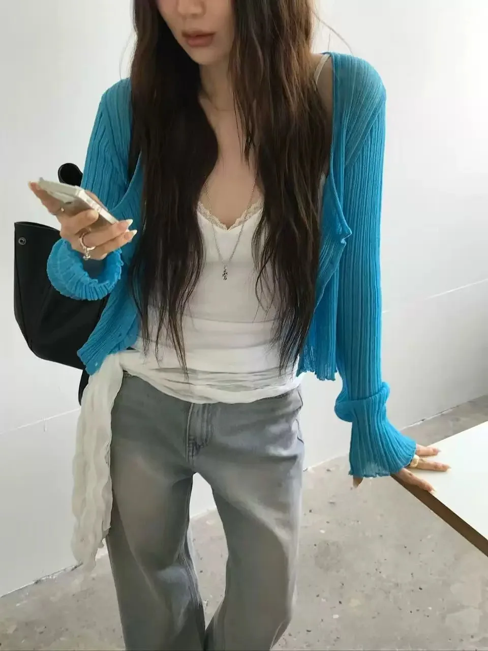 MOSA Korean Style Thin Knitted Cardigan Women's Summer New Pure Color Sun Protection Coat Casual Simple Design Regular Fit
MOSA Korean Style Thin Knitted Cardigan Women's Summer New Pure Color Sun Protection Coat Casual Simple Design Regular Fit