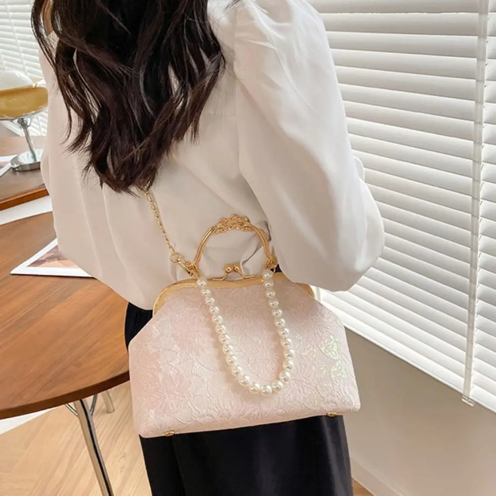 Portable Sweet Embroidery Chinese Style Handbag Elegant Chain Hanfu Shell Bag Pearl Shoulder Clutch Bag Women
Portable Sweet Embroidery Chinese Style Handbag Elegant Chain Hanfu Shell Bag Pearl Shoulder Clutch Bag Women