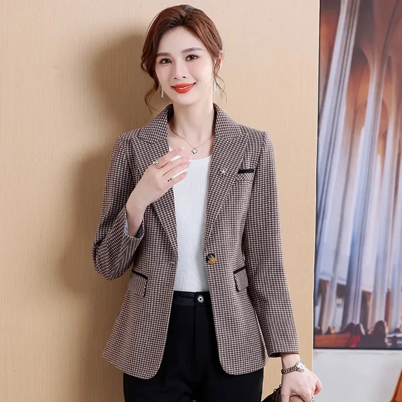 Women's Blazer Coat 2024 Spring Autumn Loose Middle Aged Mother Small Suit Temperament Elegant Fashion Leisure Female Suit Top
Women's Blazer Coat 2024 Spring Autumn Loose Middle Aged Mother Small Suit Temperament Elegant Fashion Leisure Female Suit Top