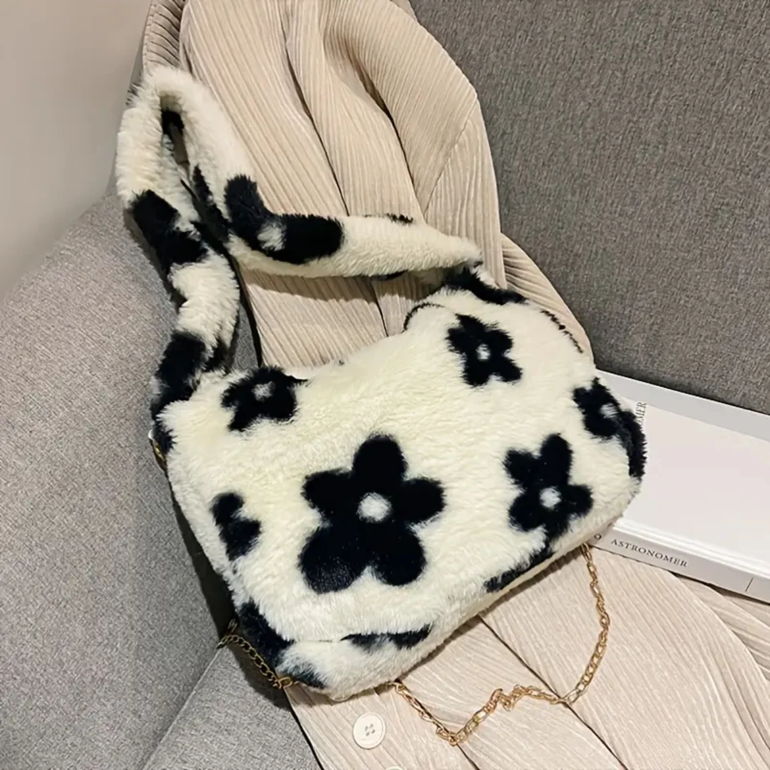 Flower Graphic Tote Bag, Trendy Fluffy Handbag Women's Cute Chain Shoulder Bag With Removable Strap
Flower Graphic Tote Bag, Trendy Fluffy Handbag Women's Cute Chain Shoulder Bag With Removable Strap