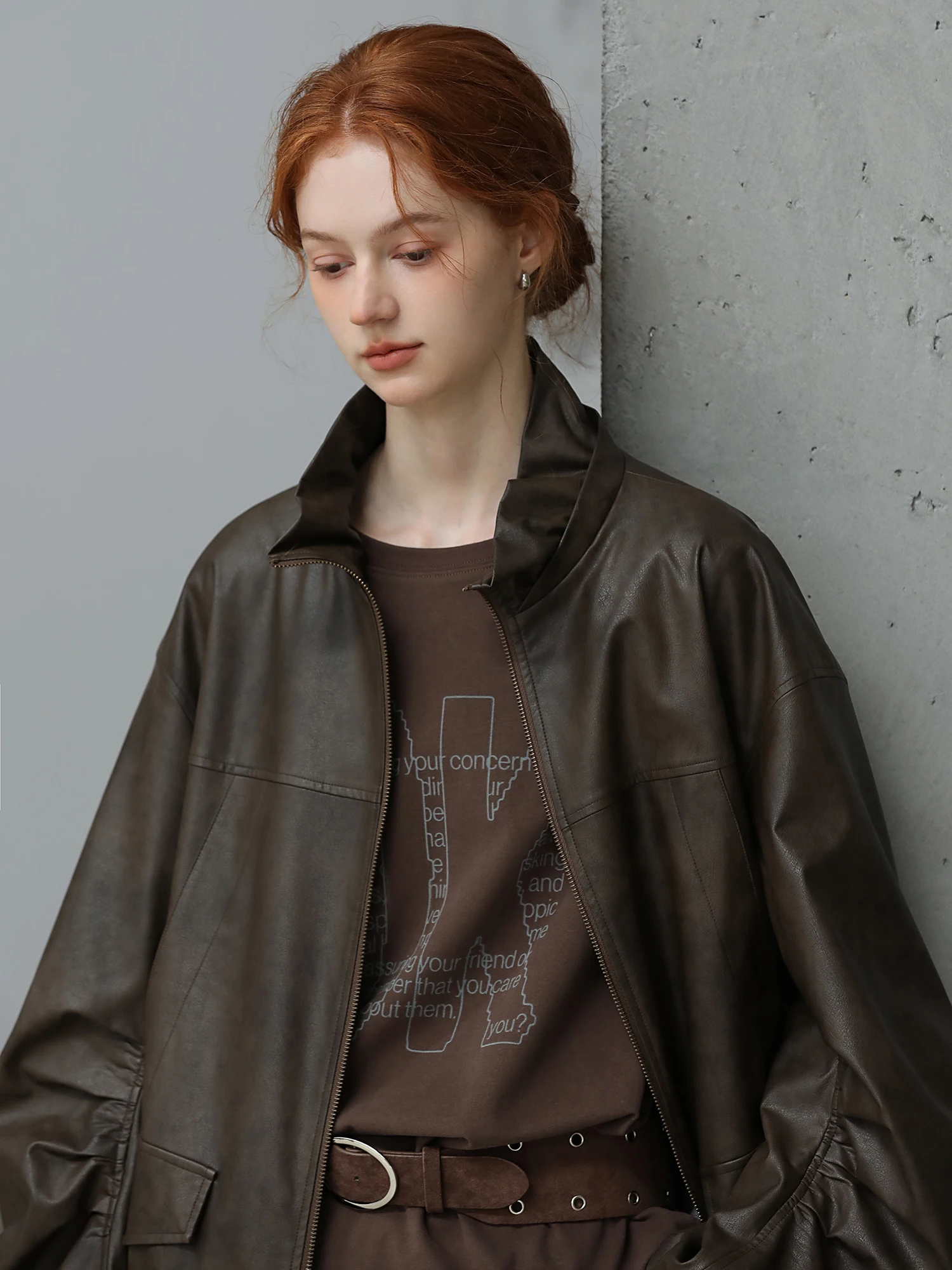 MELLIIY Sli Bouffant Collar PU Leather Jaet Women's Loose Anti-Aging Brown Leather Coat Faionable Commute Sle Zipper
MELLIIY Sli Bouffant Collar PU Leather Jaet Women's Loose Anti-Aging Brown Leather Coat Faionable Commute Sle Zipper