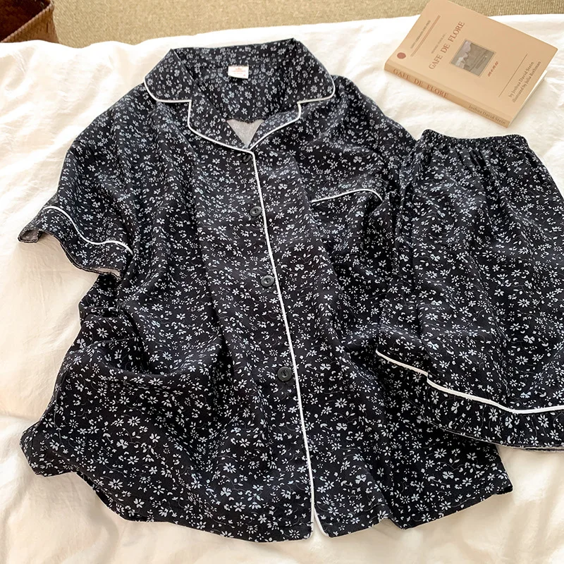 Premium Floral Pajamas Women's Summer Cold Silk Cool Short-sleeved Shorts Student Loungewear
Premium Floral Pajamas Women's Summer Cold Silk Cool Short-sleeved Shorts Student Loungewear