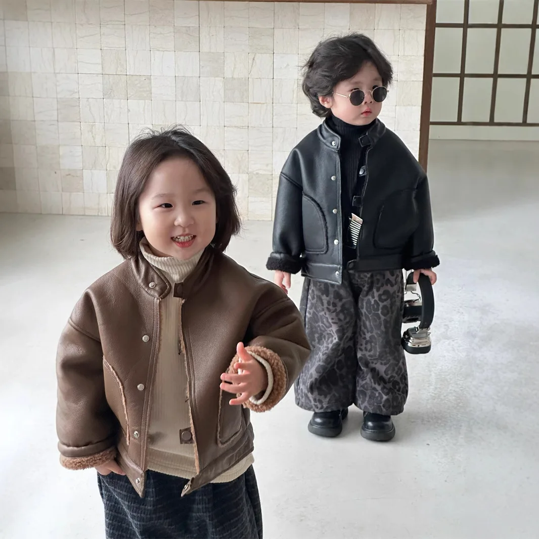 Girls Boys Fleece Thick Leather Coat Children 2024 New Autumn Winter Collection Fashion Simple Casual Coat Jacket Clothes Top
Girls Boys Fleece Thick Leather Coat Children 2024 New Autumn Winter Collection Fashion Simple Casual Coat Jacket Clothes Top