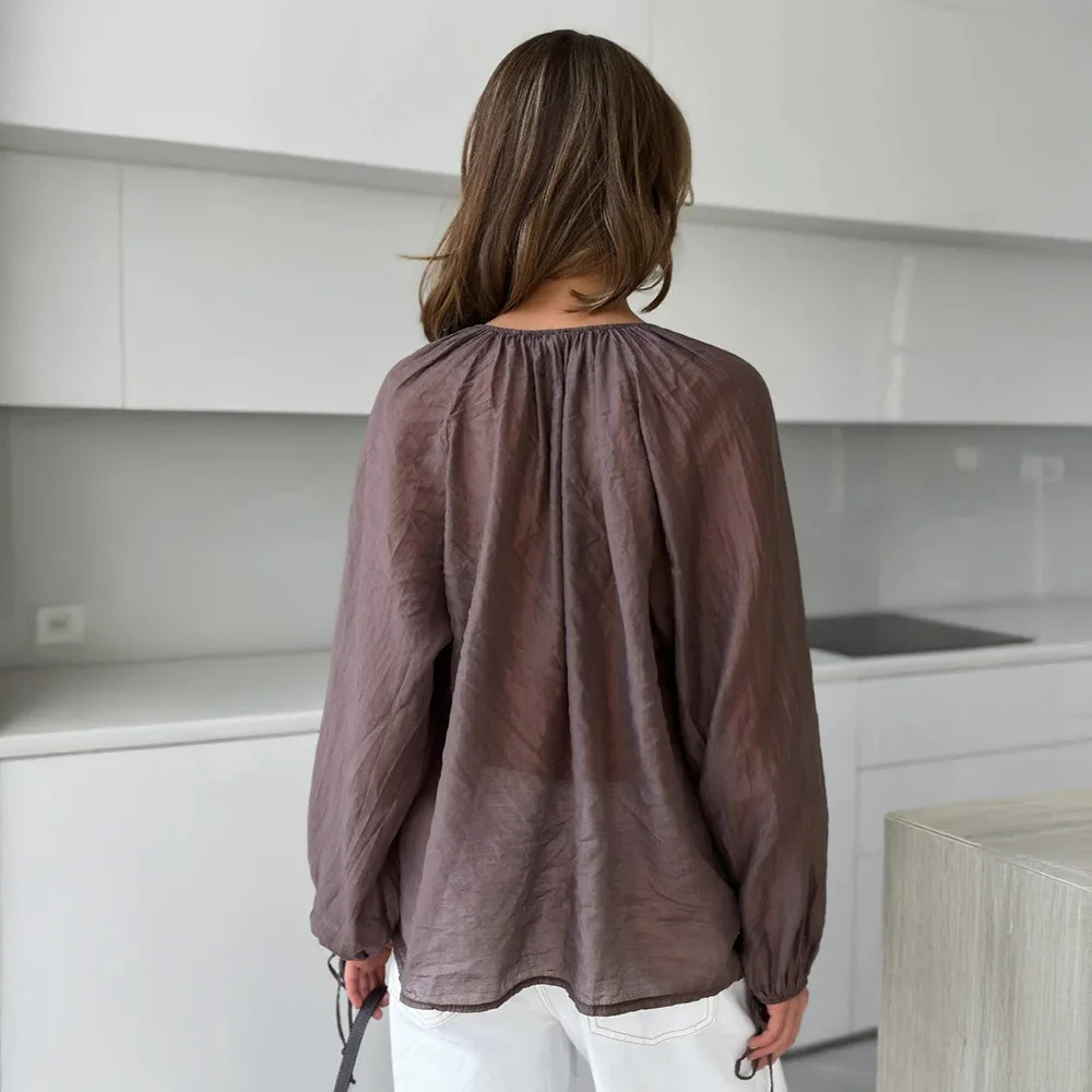 LIinar 2026 Spring Summer New French V-neck Ruffled Lace Up Lantern Sleeve Shirt Semi Transparent Thin Shirt
LIinar 2026 Spring Summer New French V-neck Ruffled Lace Up Lantern Sleeve Shirt Semi Transparent Thin Shirt
