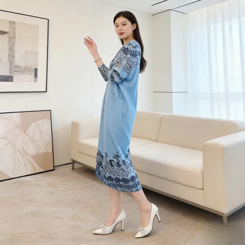 Плиссированные платья Miyake 2026, весеннее новое плиссированное платье с градиентом «рыбий хвост», свободное повседневное платье с принтом, элегантная складная юбка
Плиссированные платья Miyake 2026, весеннее новое плиссированное платье с градиентом «рыбий хвост», свободное повседневное платье с принтом, элегантная складная юбка