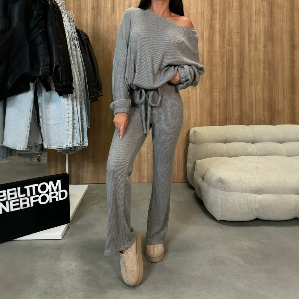 Women 2 Piece Outfits Skew Neck Long Sleeve Pullovers Top Stretchy Waist Flared Pants Set Tracksuit
Women 2 Piece Outfits Skew Neck Long Sleeve Pullovers Top Stretchy Waist Flared Pants Set Tracksuit