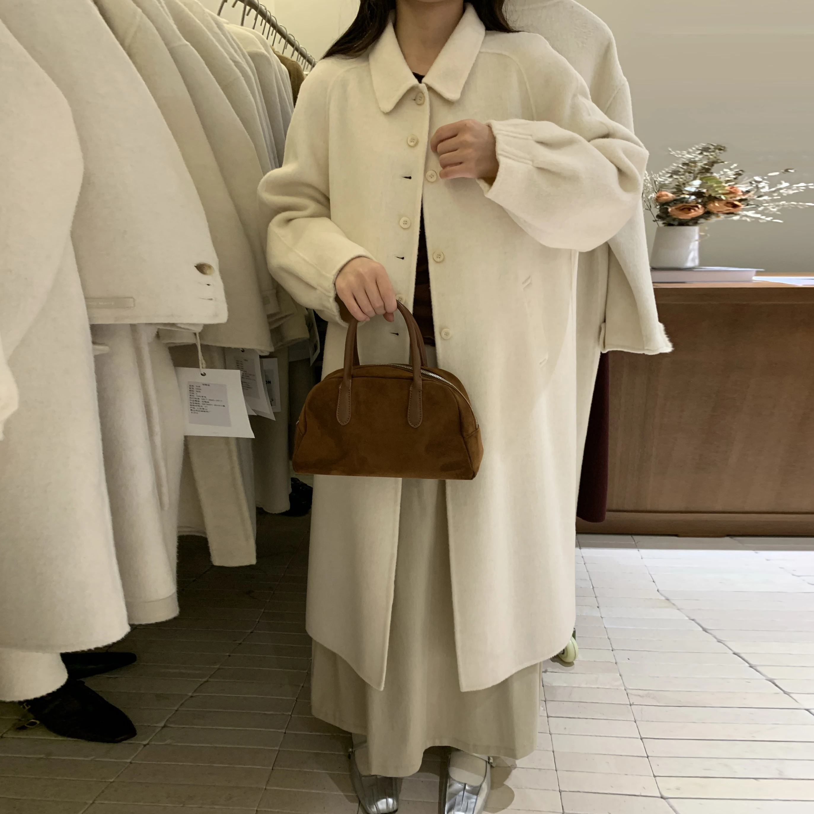 Женское шерстяное пальто в Корейском стиле в стиле ретро, уникальный дизайн све, шикарная асфера, длинный свек, свободная зимняя верхняя одежда
Женское шерстяное пальто в Корейском стиле в стиле ретро, уникальный дизайн све, шикарная асфера, длинный свек, свободная зимняя верхняя одежда