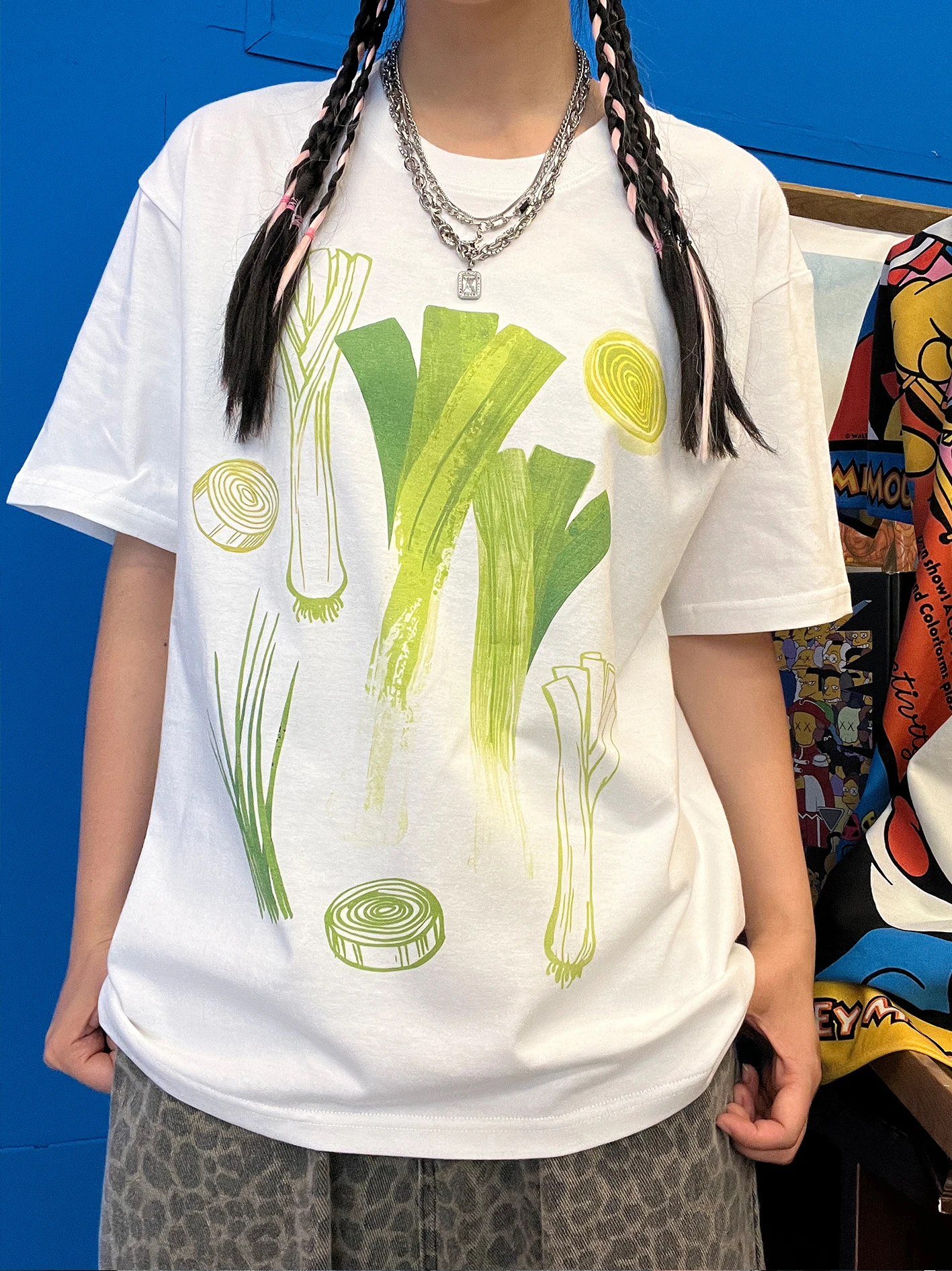 Heavyweight 260G Green Onion Pattern Short Sleeve T-Shirt Fashionable Collision Avoidance Shirt from Wang Studio Style
Heavyweight 260G Green Onion Pattern Short Sleeve T-Shirt Fashionable Collision Avoidance Shirt from Wang Studio Style