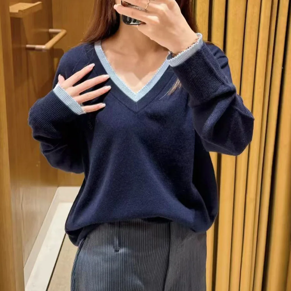 Women's V-neck long-sleeved knitted dress casual autumn and winter warm tops
Women's V-neck long-sleeved knitted dress casual autumn and winter warm tops