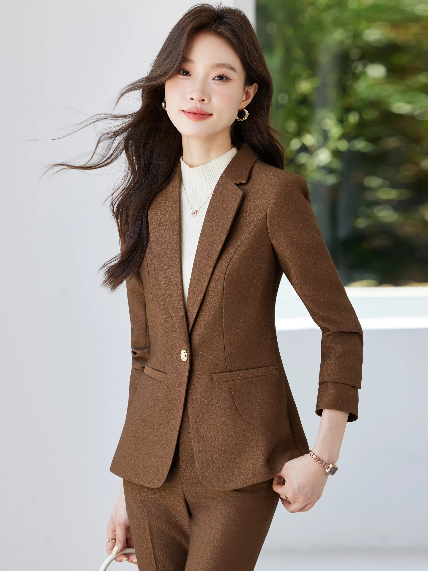 Elegant Professional Women's Suiting Set High-End Feelings Spring Autumn New Arrival Button Detail Long Sleeve Formal Outfit
Elegant Professional Women's Suiting Set High-End Feelings Spring Autumn New Arrival Button Detail Long Sleeve Formal Outfit