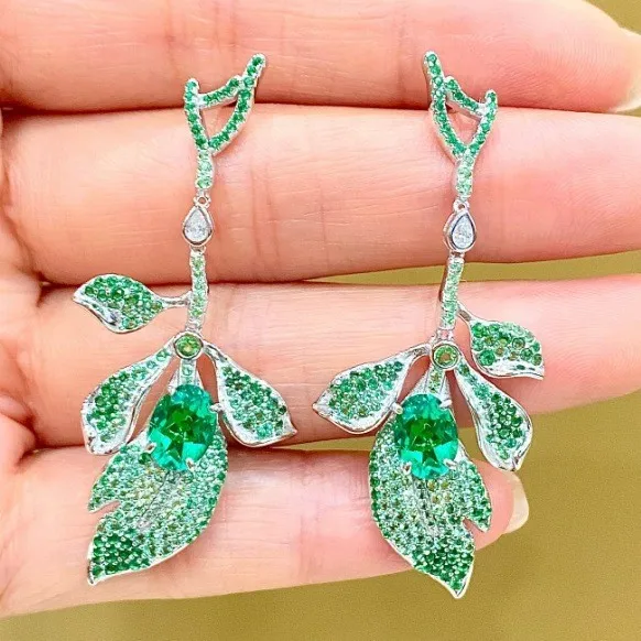 New S925 Silver Sapphire/Emerald/Spinel Egg shaped 6 * 8 European and American Luxury 2-carat Earrings Wedding Jewelry
New S925 Silver Sapphire/Emerald/Spinel Egg shaped 6 * 8 European and American Luxury 2-carat Earrings Wedding Jewelry